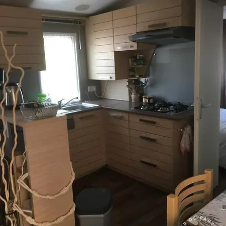 אתר קמפינג Mobil Les Pins Maritimes הייר